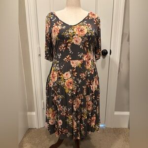 Torrid 1x Gray Cream Scoop Neck Midi Dress